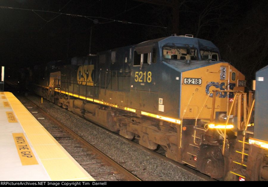 CSX 5218 on Q190